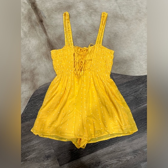 Urban Outfitters Yellow Romper Tie Back Spring Size Medium - Picture 5 of 7